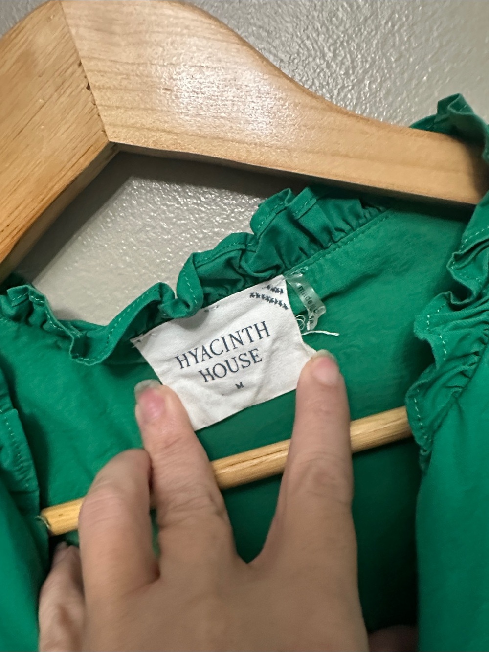 Tuckernuck / Hyacinth House green ruffle neck top Sz M - Picture 2 of 6